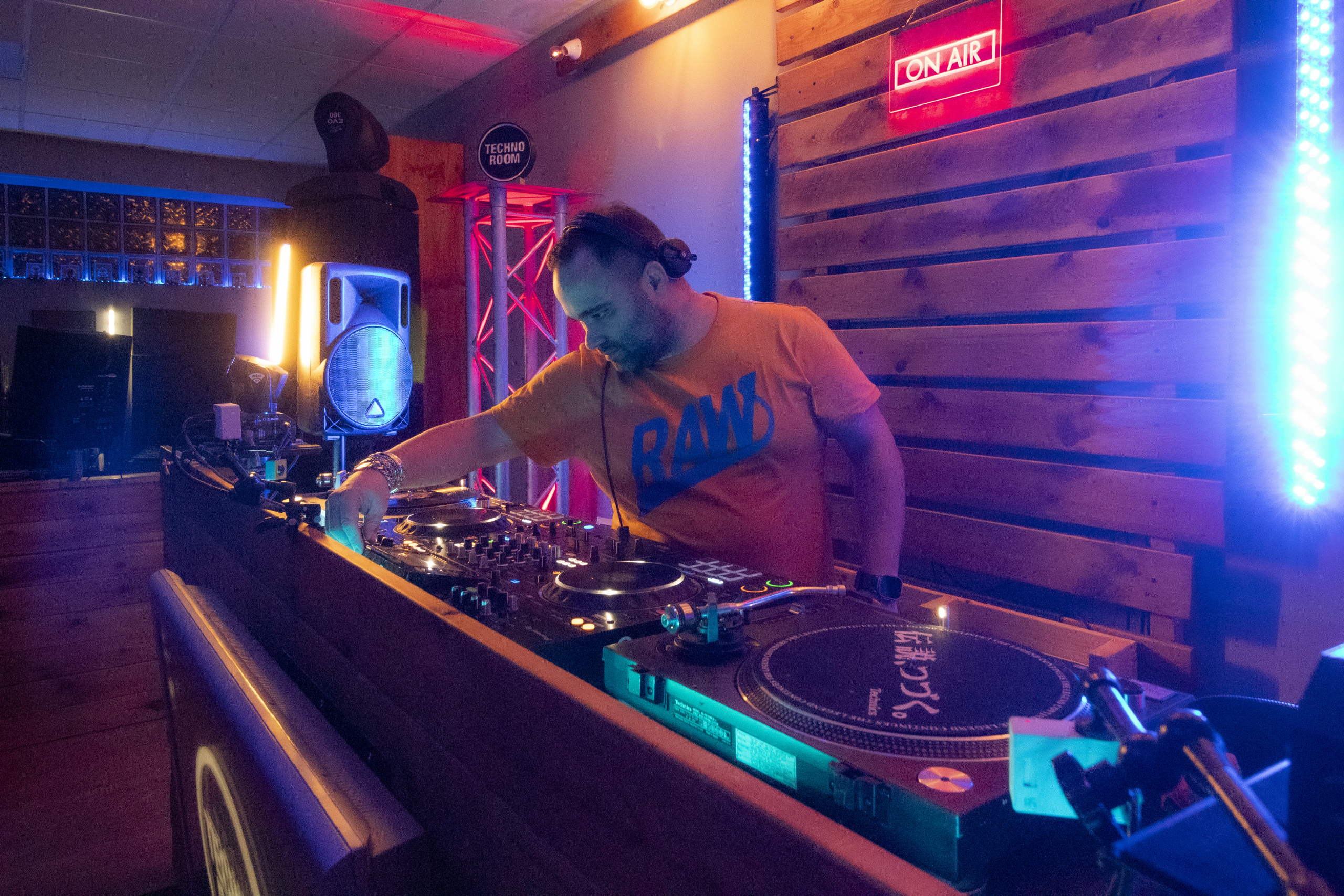 Emisora de radio de música electrónica