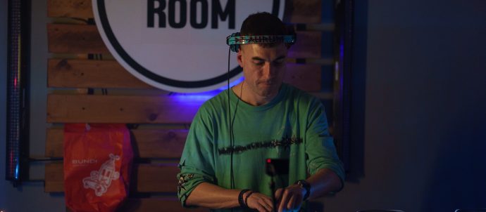 Khabiar en techno Room Radio